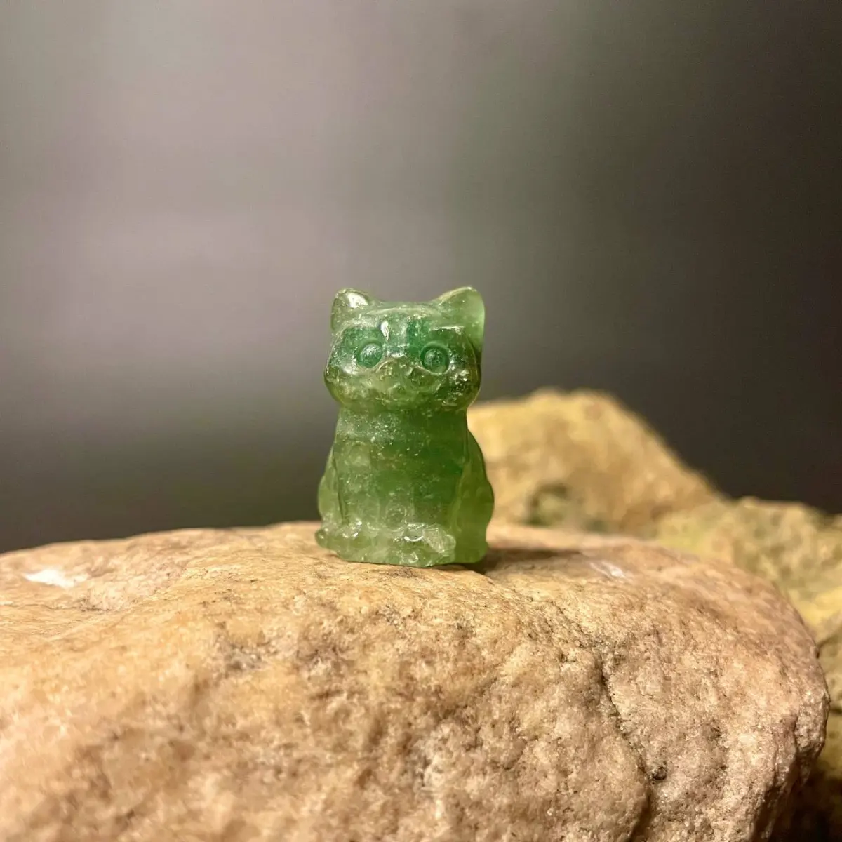 Кот из натурального камня флюорит