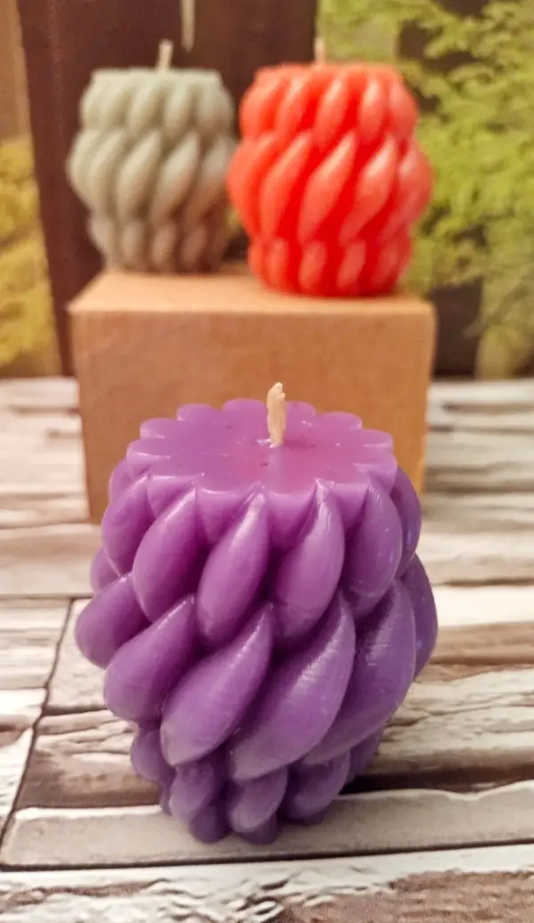 Свеча восковая "Шишка" фиолетовая